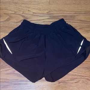 black lululemon shorts